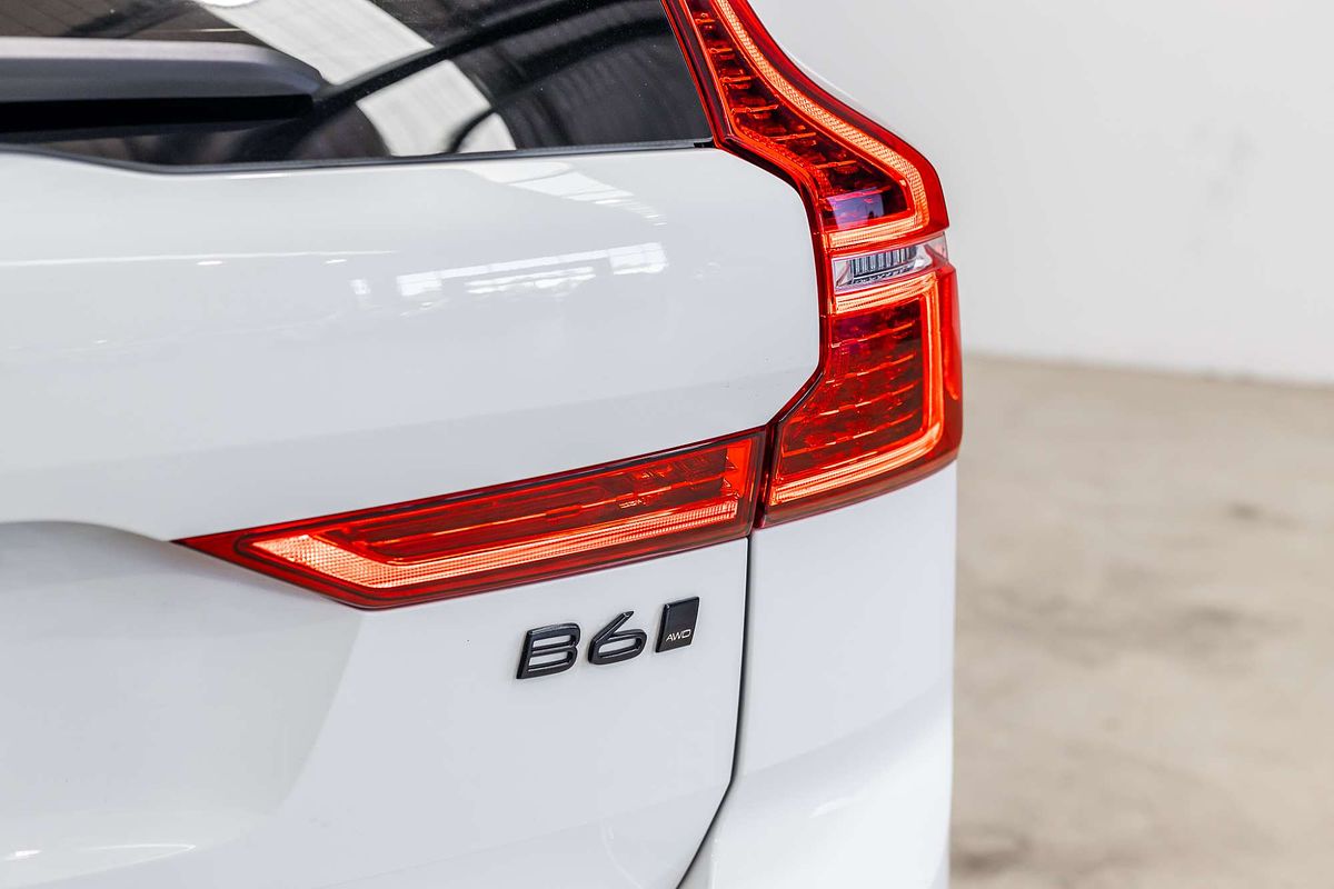 2021 Volvo XC60 B6 R-Design