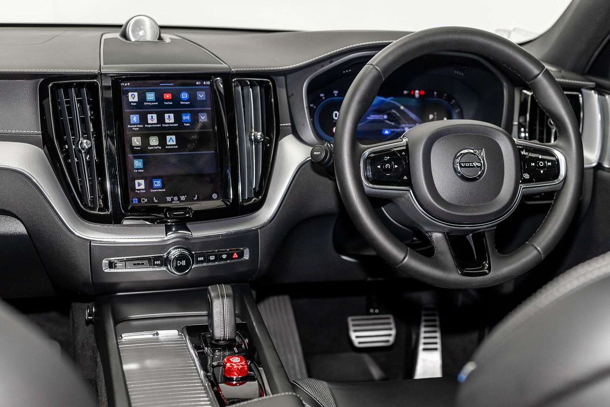 2021 Volvo XC60 B6 R-Design