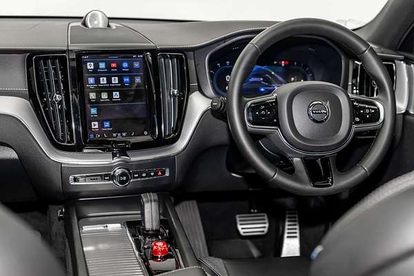 2021 Volvo XC60 B6 R-Design