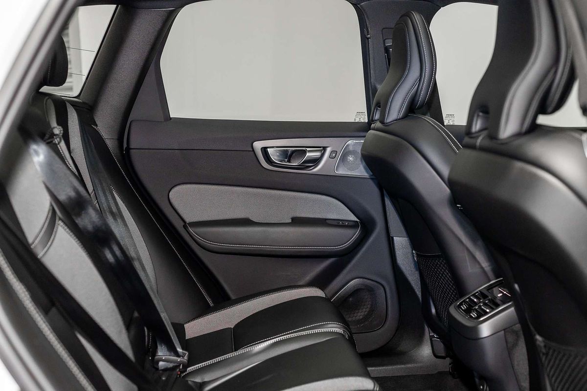 2021 Volvo XC60 B6 R-Design