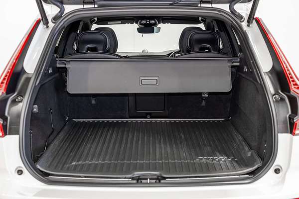 2021 Volvo XC60 B6 R-Design