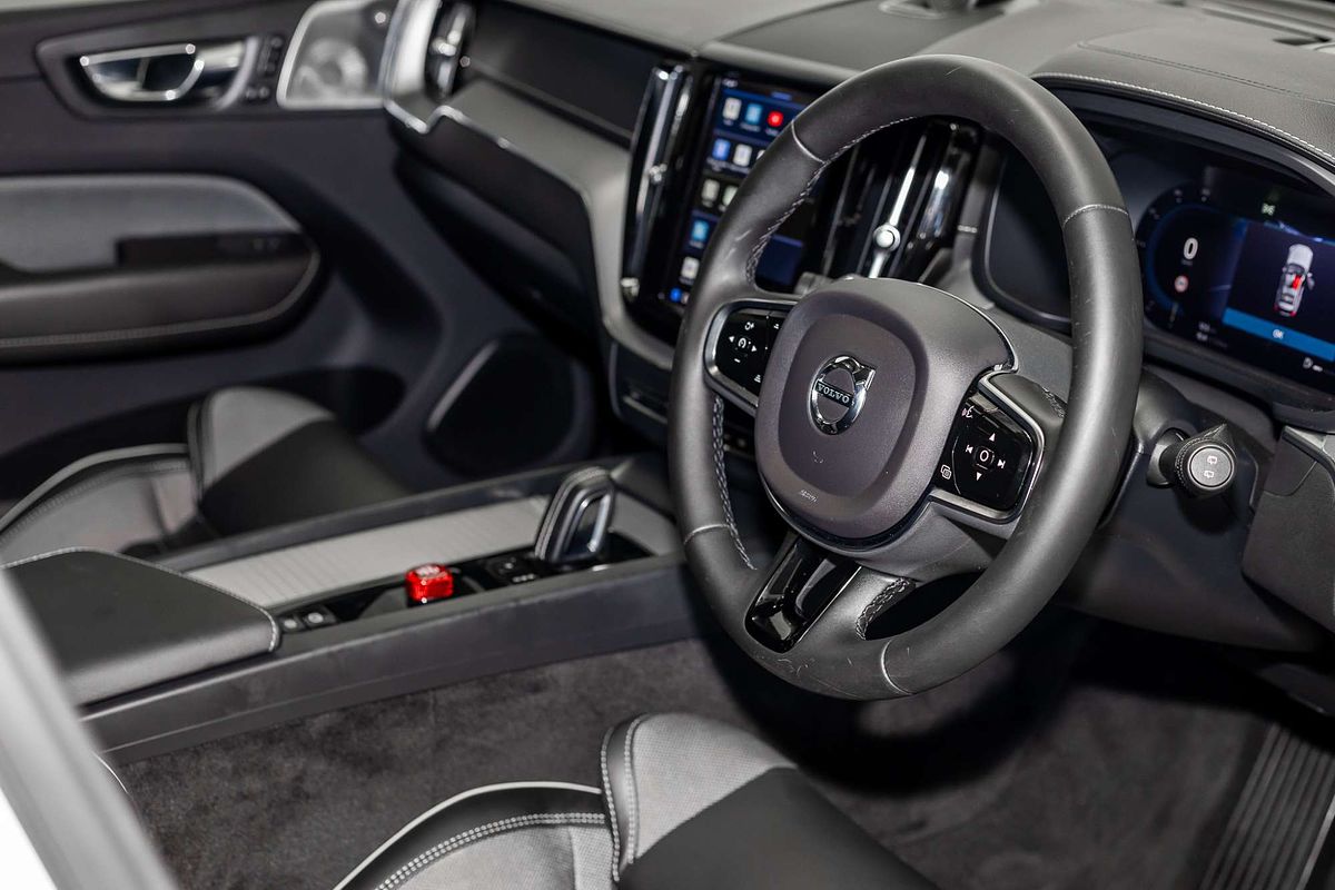 2021 Volvo XC60 B6 R-Design
