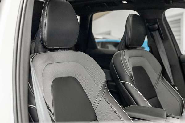2021 Volvo XC60 B6 R-Design