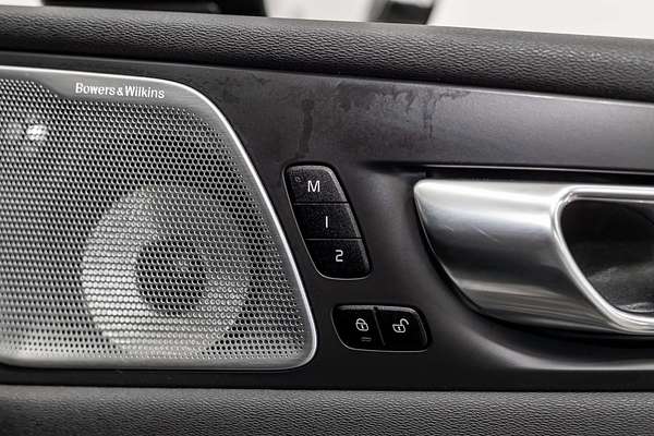 2021 Volvo XC60 B6 R-Design