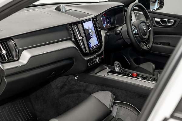 2021 Volvo XC60 B6 R-Design