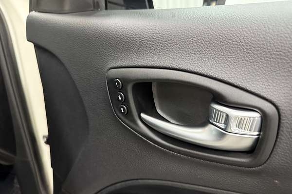 2017 Jeep Compass Limited M6