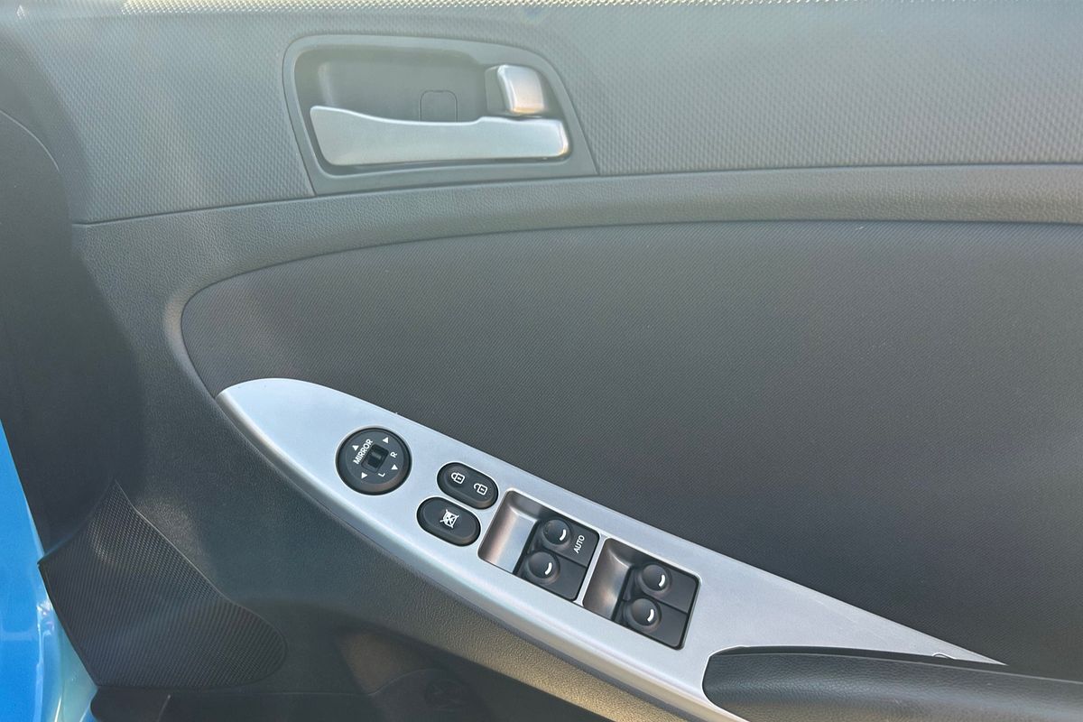 2019 Hyundai Accent Sport RB6