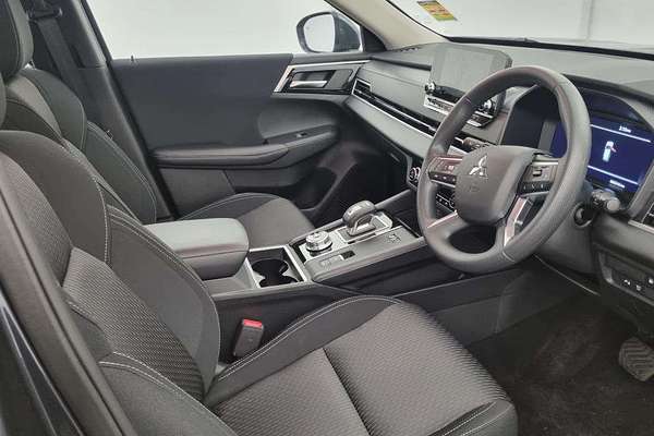 2024 Mitsubishi Outlander PHEV ES ZM