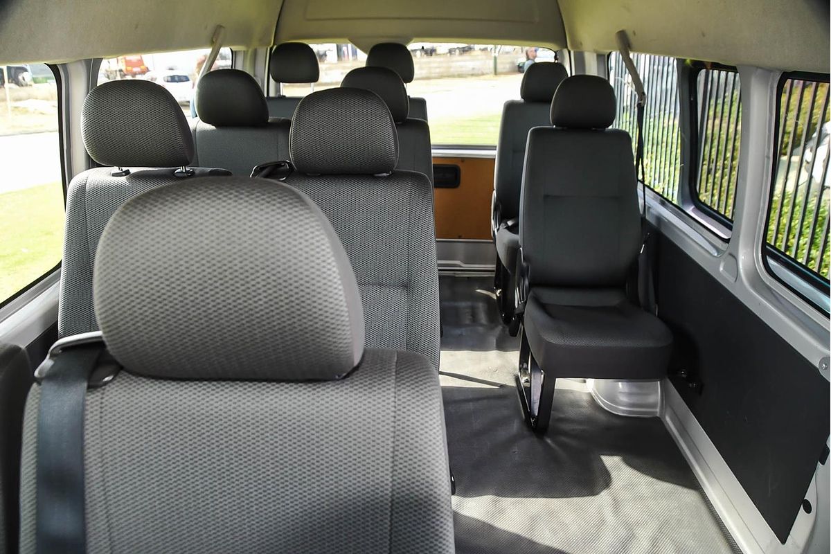 2017 Toyota Hiace Commuter TRH223R
