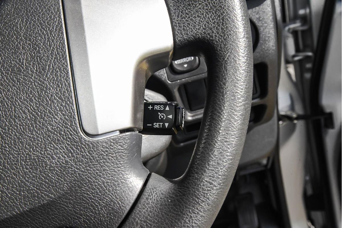 2017 Toyota Hiace Commuter TRH223R