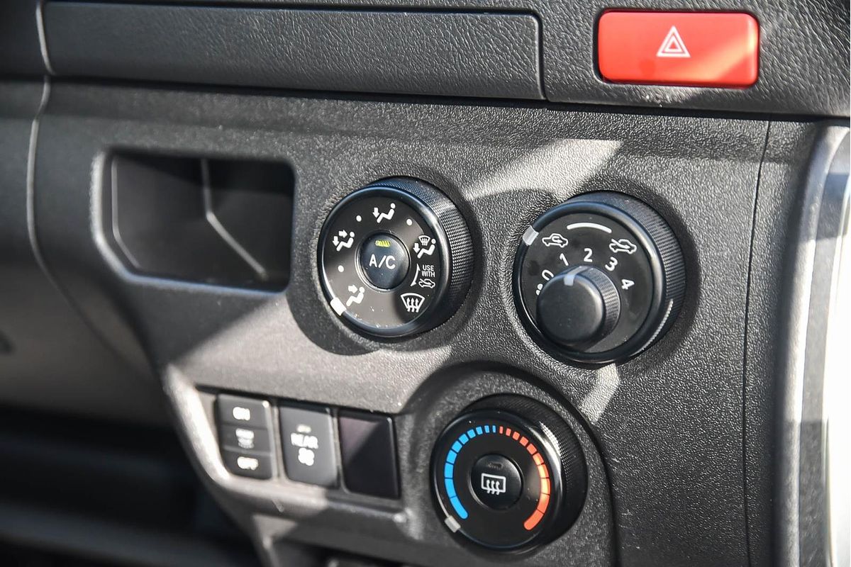 2017 Toyota Hiace Commuter TRH223R