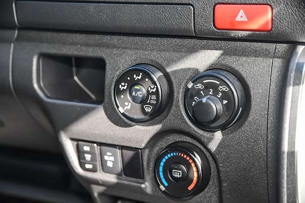 2017 Toyota Hiace Commuter TRH223R