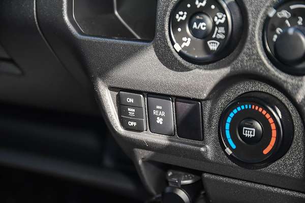 2017 Toyota Hiace Commuter TRH223R
