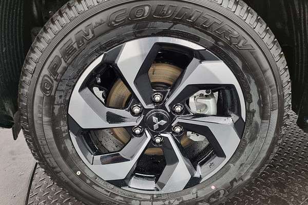2024 Mitsubishi Pajero Sport GLS QG