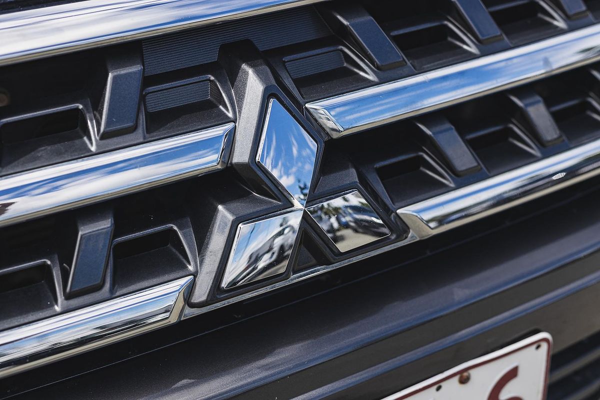 2020 Mitsubishi Pajero Exceed NX