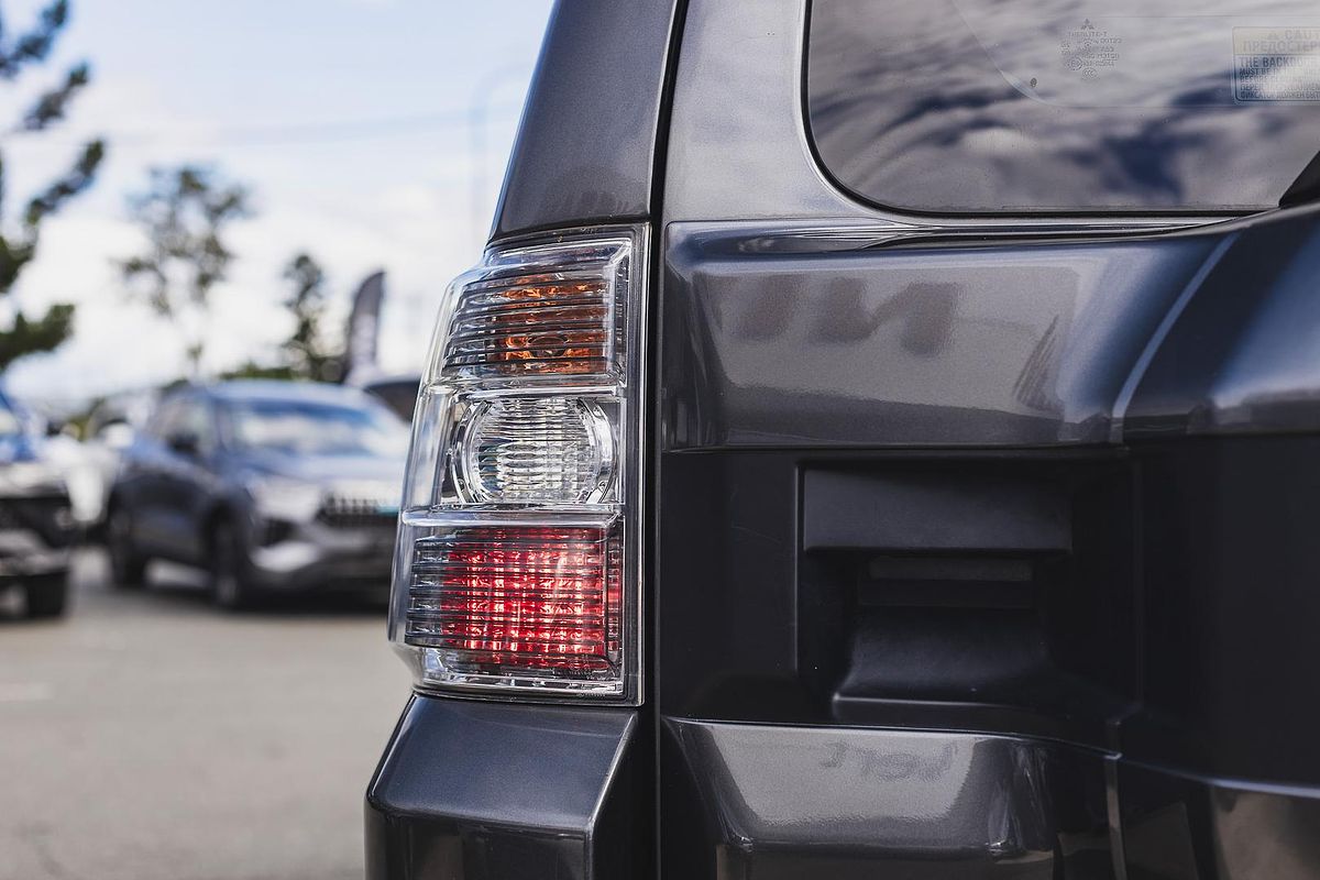 2020 Mitsubishi Pajero Exceed NX