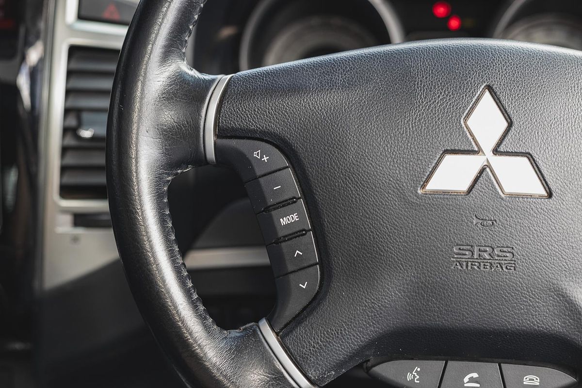 2020 Mitsubishi Pajero Exceed NX