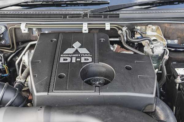 2020 Mitsubishi Pajero Exceed NX