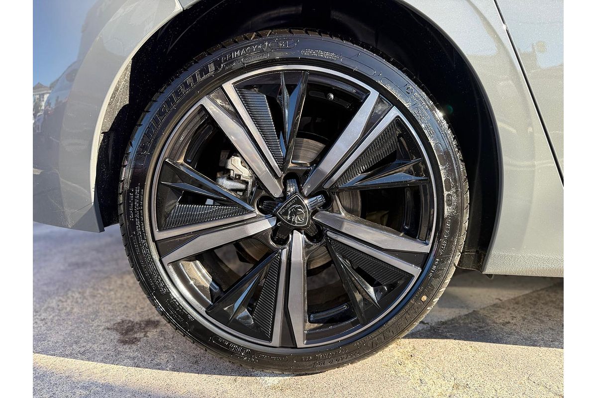 2025 Peugeot 308 GT Hybrid P51