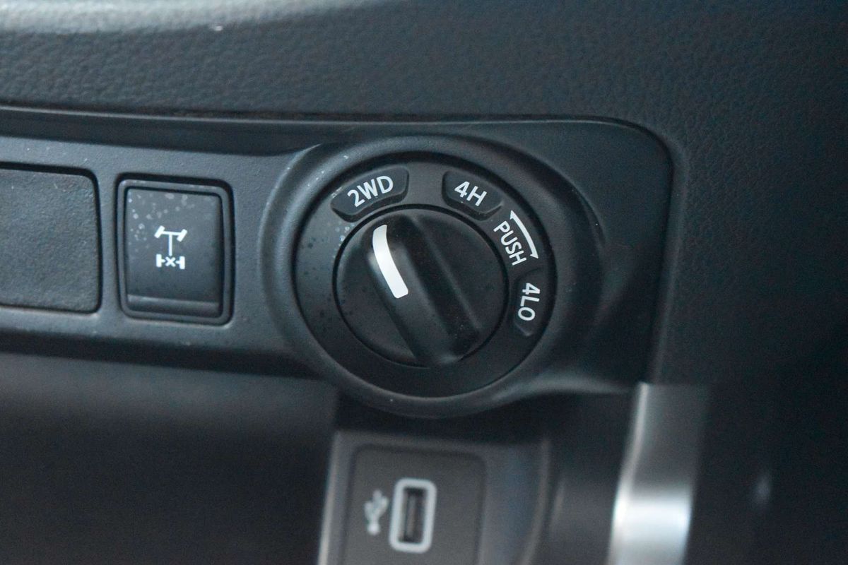 2020 Nissan Navara ST D23 Series 4 4X4