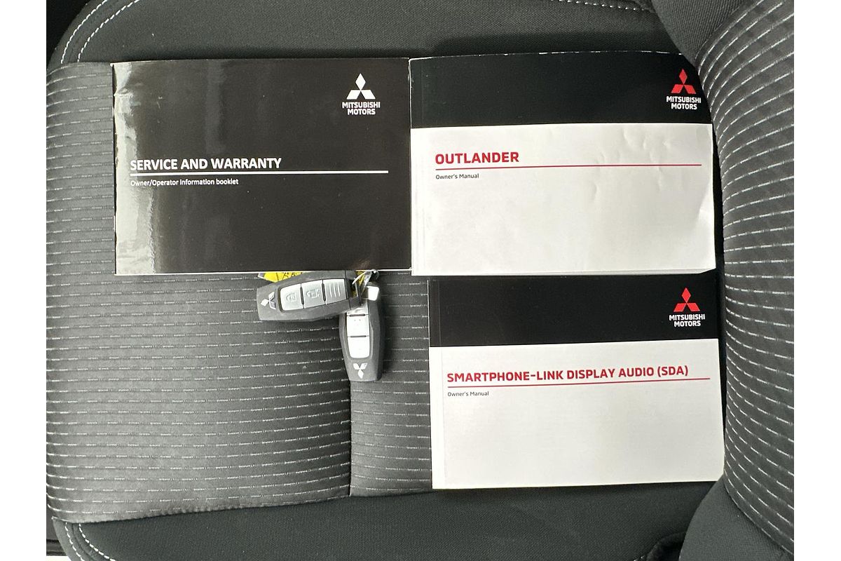 2024 Mitsubishi Outlander Black Edition ZM