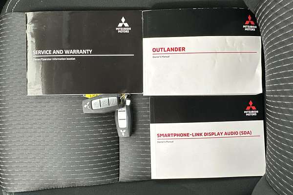 2024 Mitsubishi Outlander Black Edition ZM