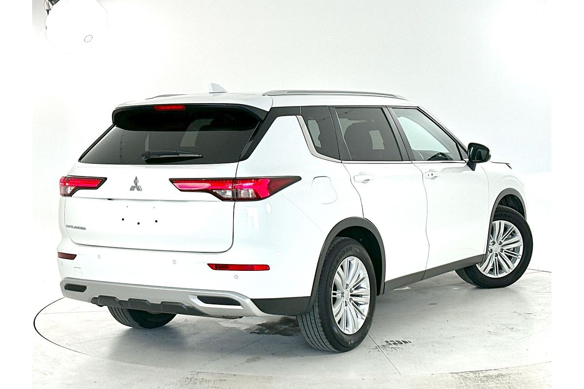 2024 Mitsubishi Outlander Black Edition ZM