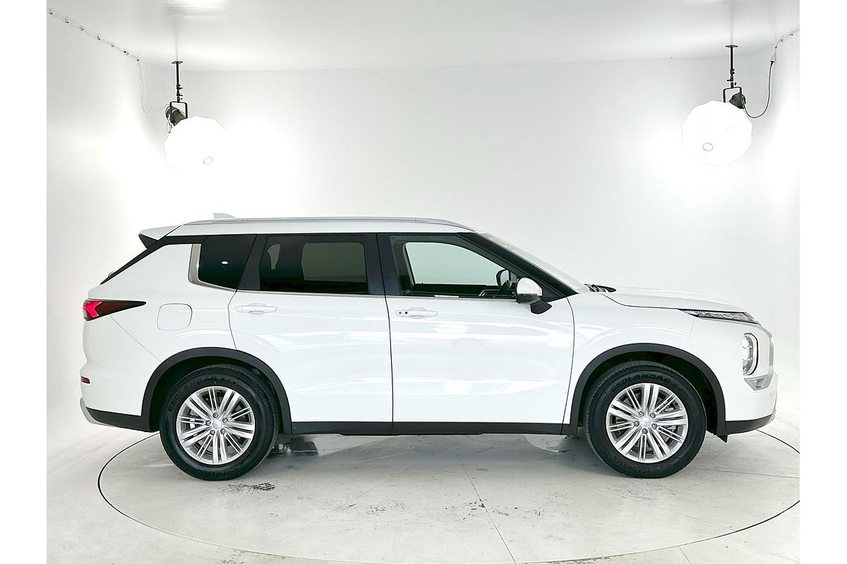 2024 Mitsubishi Outlander Black Edition ZM