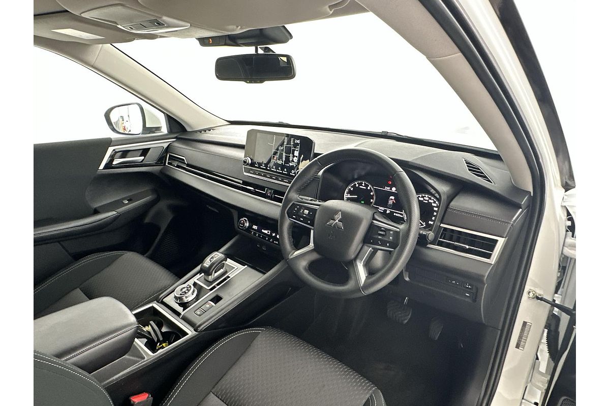2024 Mitsubishi Outlander Black Edition ZM