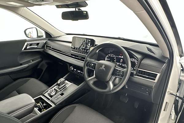 2024 Mitsubishi Outlander Black Edition ZM