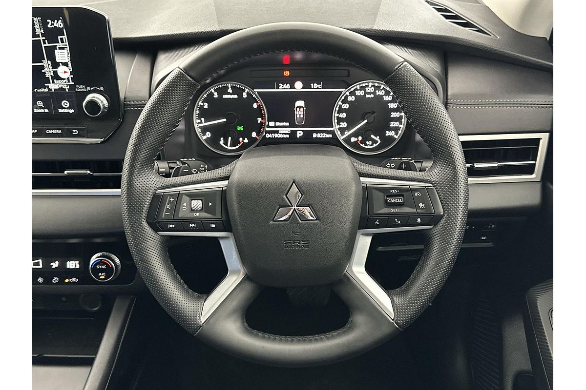 2024 Mitsubishi Outlander Black Edition ZM
