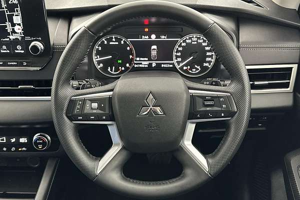 2024 Mitsubishi Outlander Black Edition ZM