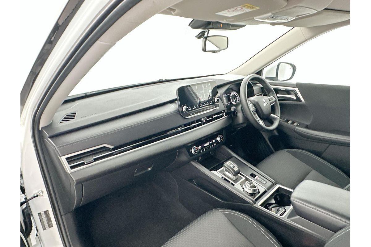 2024 Mitsubishi Outlander Black Edition ZM