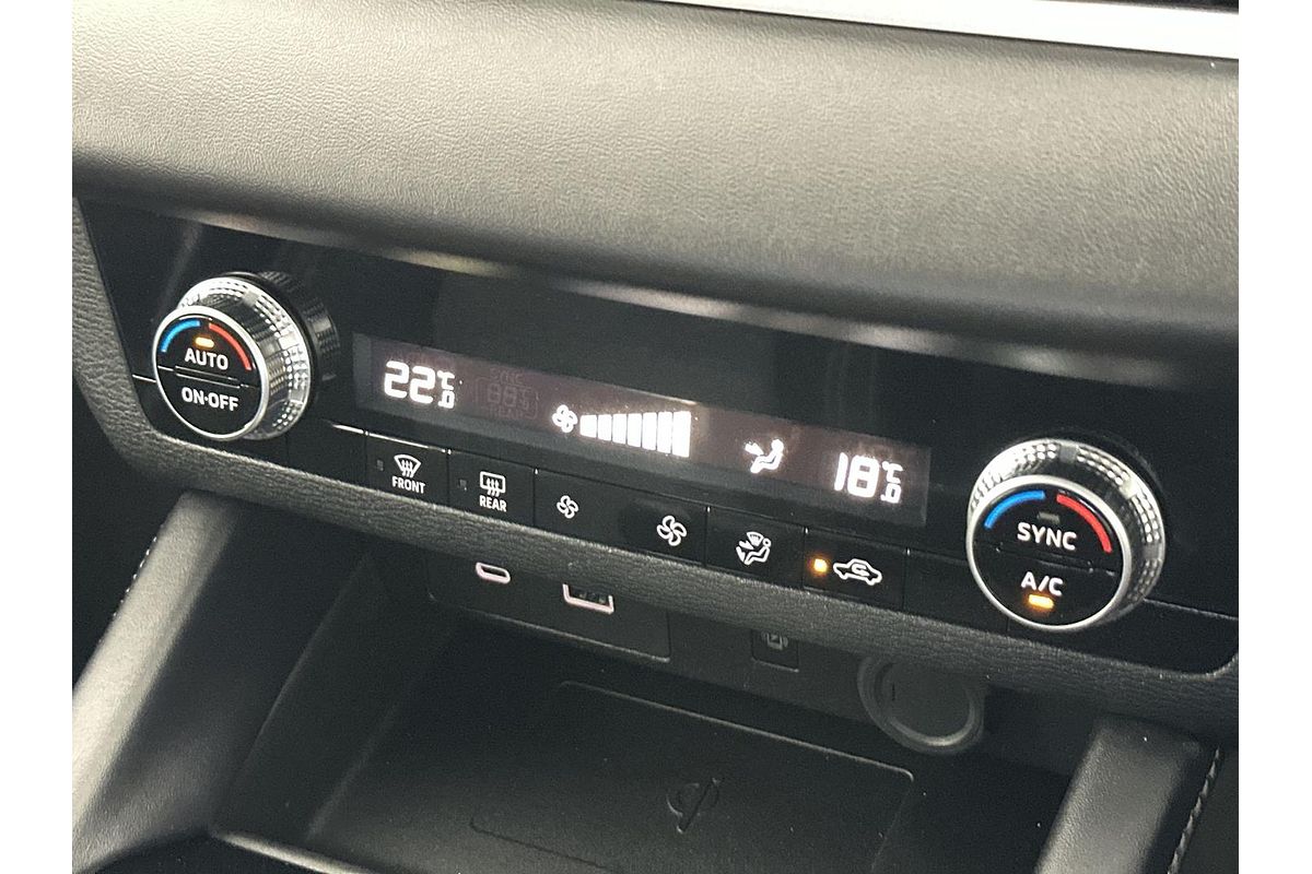 2024 Mitsubishi Outlander Black Edition ZM