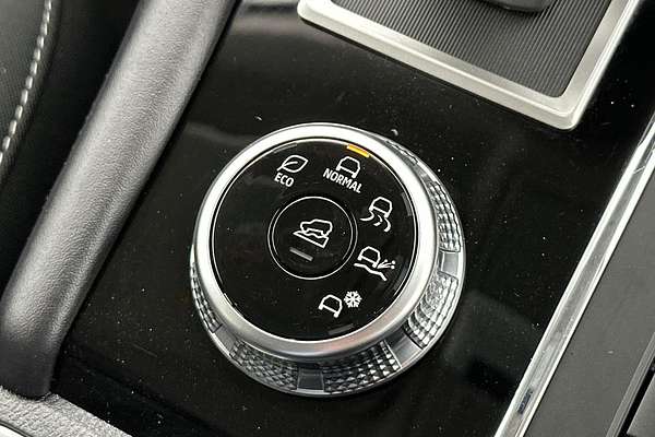 2024 Mitsubishi Outlander Black Edition ZM