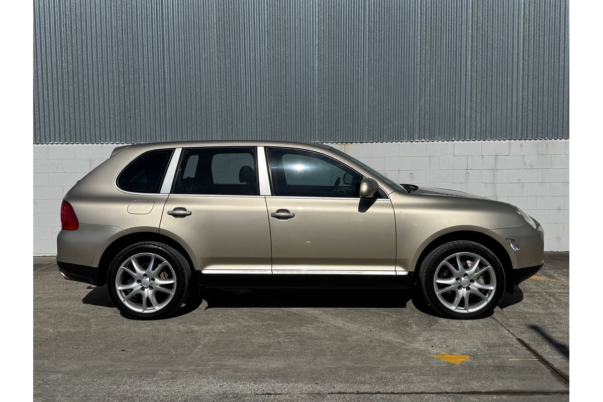 2004 Porsche CAYENNE S 4 DR 6SP TIP