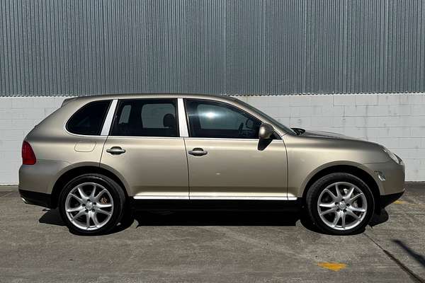 2004 Porsche CAYENNE S 4 DR 6SP TIP