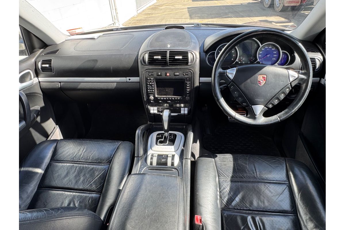 2004 Porsche CAYENNE S 4 DR 6SP TIP