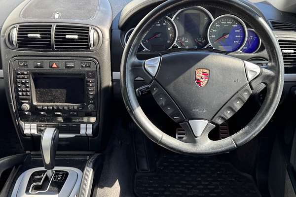 2004 Porsche CAYENNE S 4 DR 6SP TIP