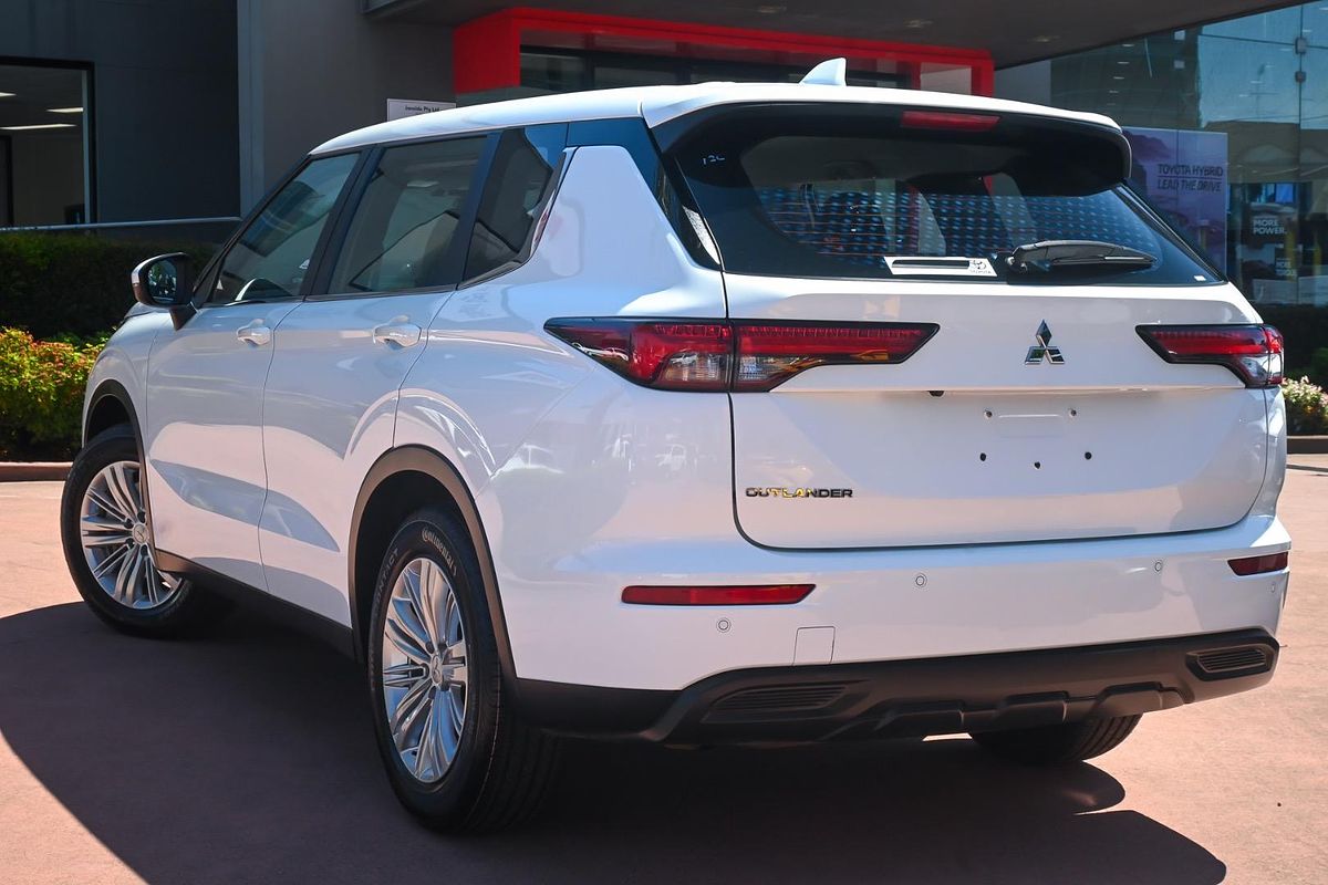 2022 Mitsubishi Outlander ES ZM