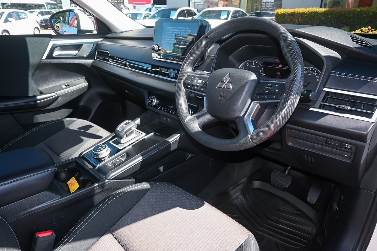 2022 Mitsubishi Outlander ES ZM