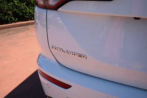 2022 Mitsubishi Outlander ES ZM
