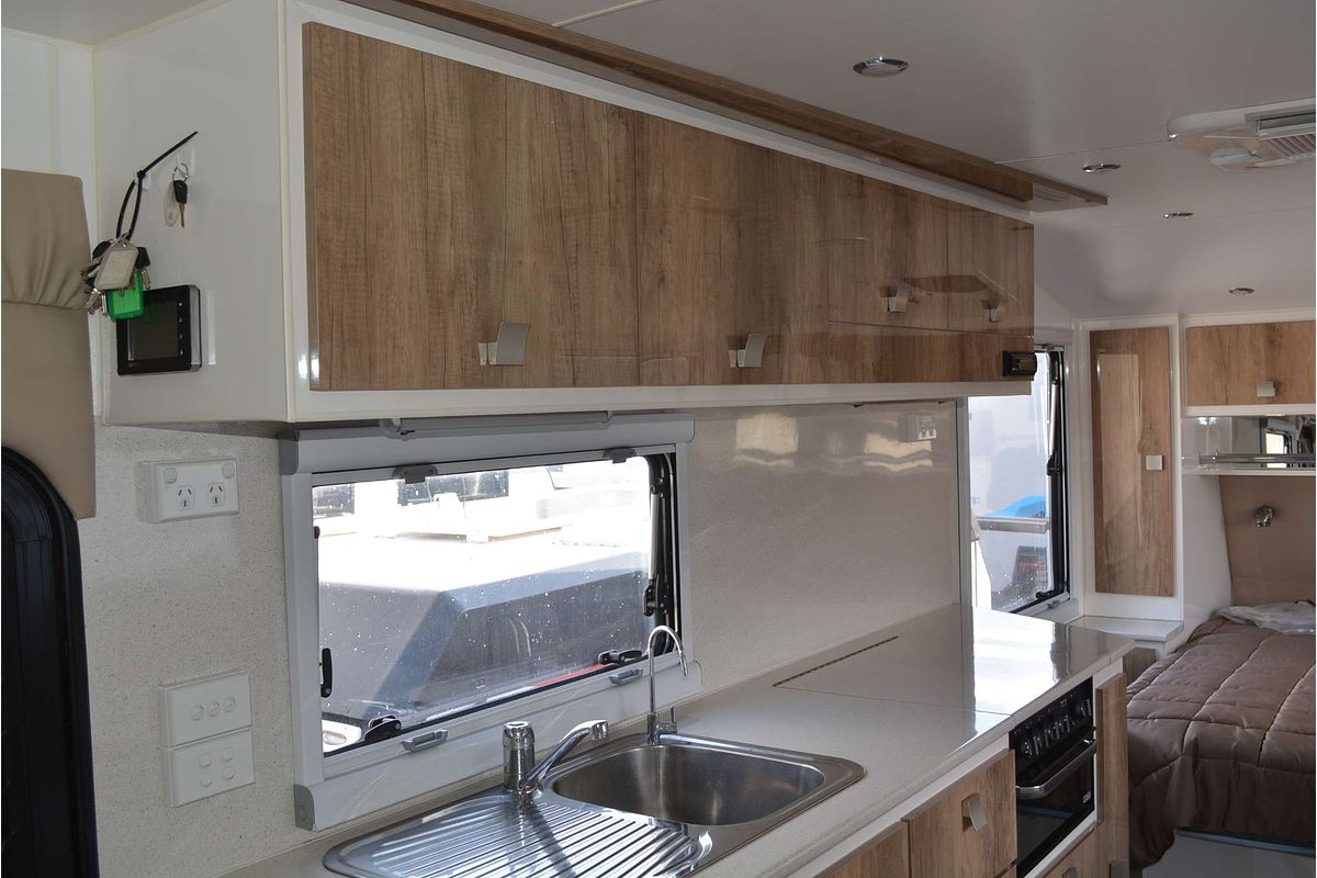 2017 Essential Grant cruiser Highlander 21ft