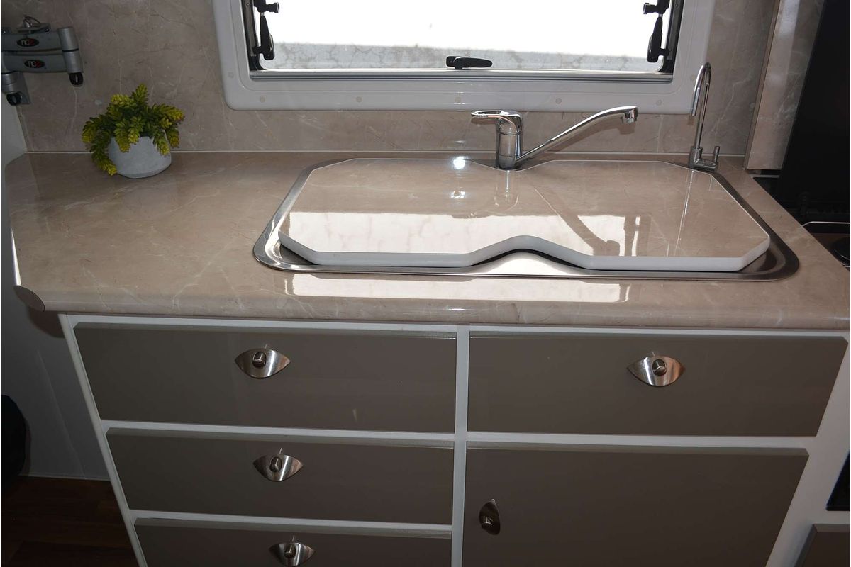 2016 OPAL Southern Explorer 224