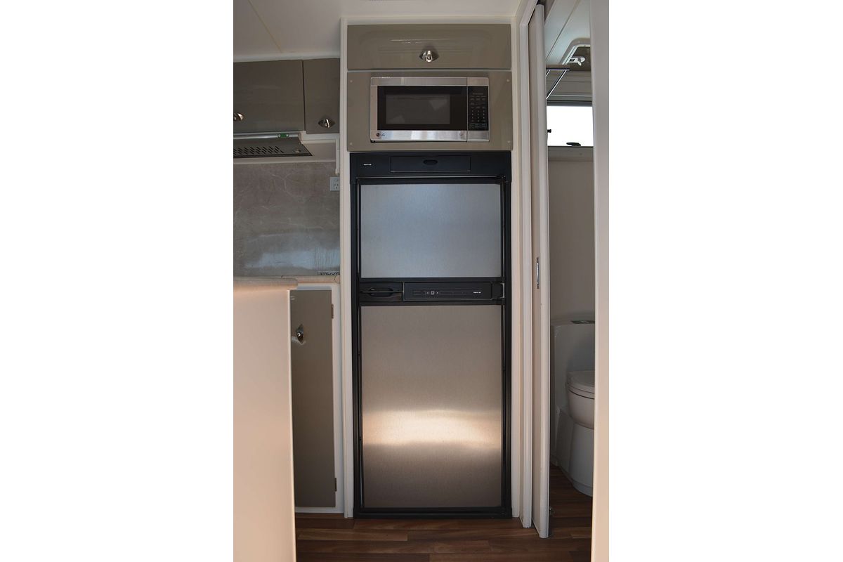 2016 OPAL Southern Explorer 224