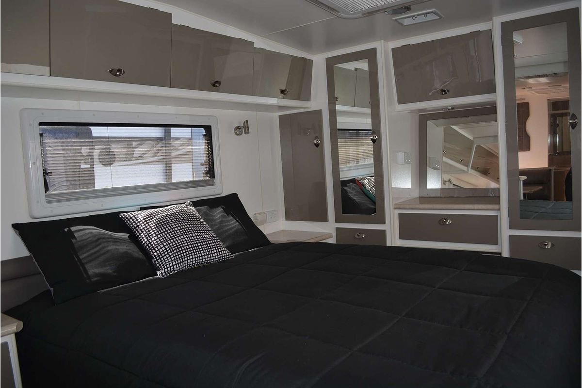 2016 OPAL Southern Explorer 224