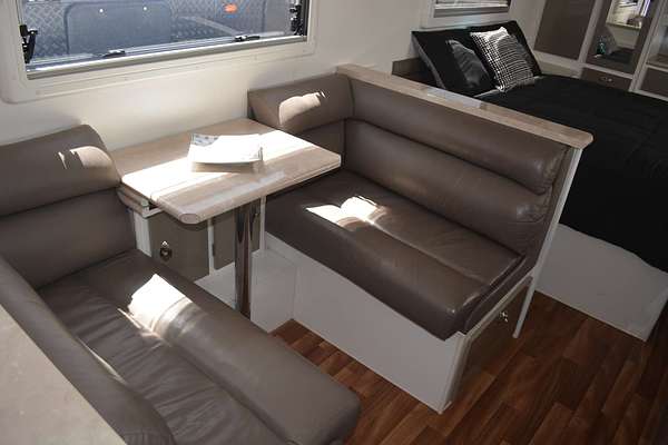 2016 OPAL Southern Explorer 224