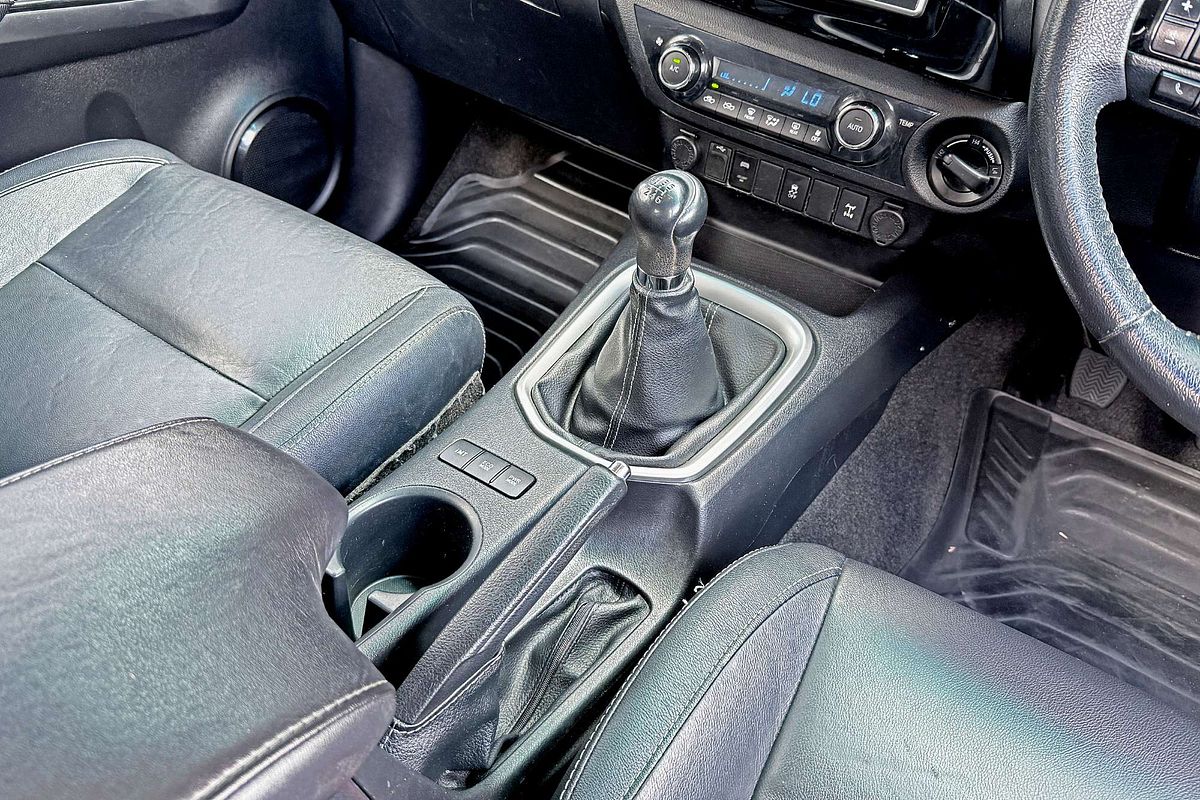 2015 Toyota Hilux SR5 GUN126R 4X4