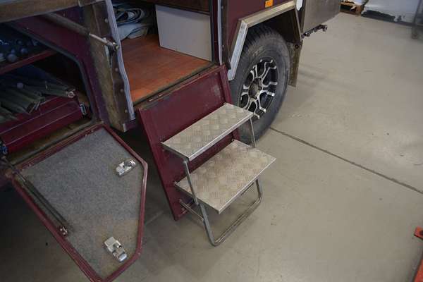 2015 Eagle Trailers & Campers Red Cherokee