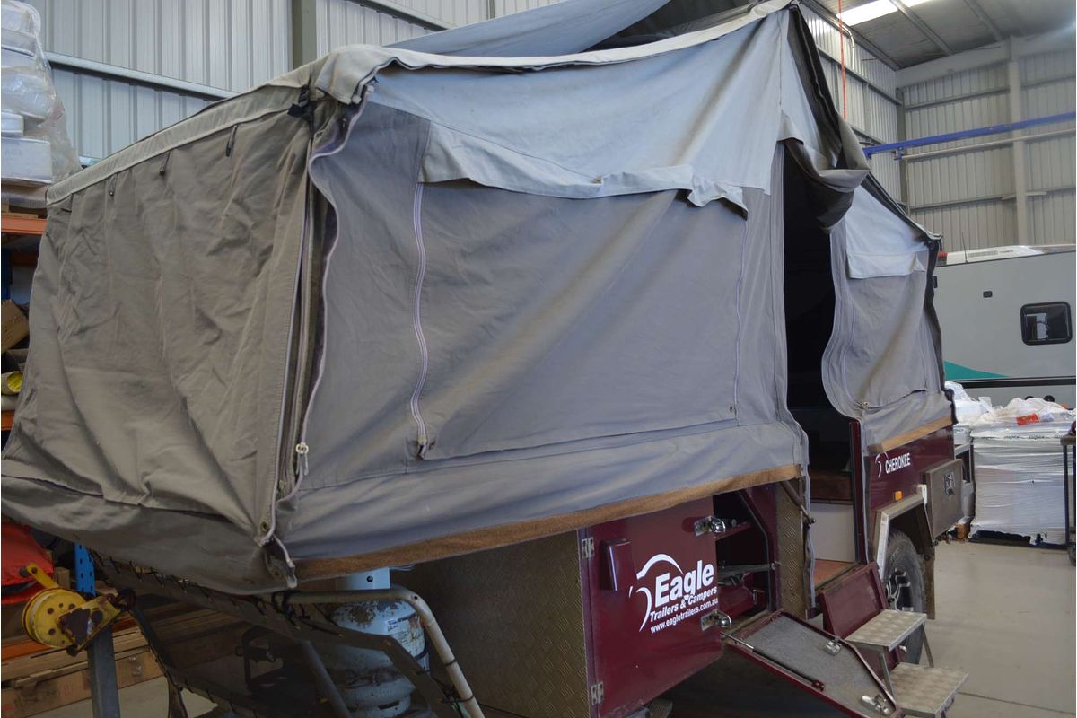 2015 Eagle Trailers & Campers Red Cherokee